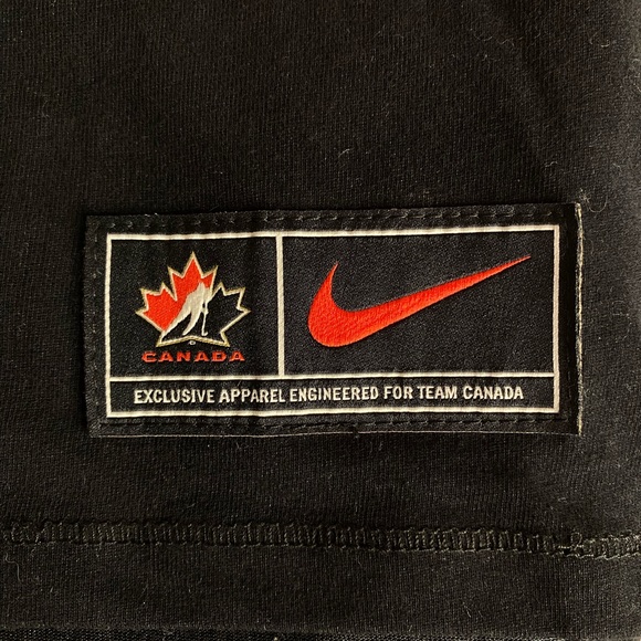 WITH TAGS** AUTHENTIC NIKE Team Canada Hockey Short-Sleeve Hoodie Adult S - Picture 3 of 6